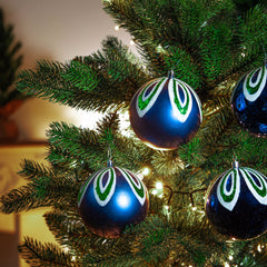 Set 4 globuri de Craciun Ø10 cm albastre cu detalii albe, plastic - MagicHome