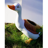 Hectarul - Decoratiune de gradina gasca cu ghiveci