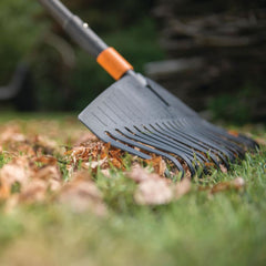 Grebla pentru frunze Fiskars QuikFit, 415 mm, 320 g