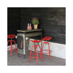 Scaun de bar rosu din metal Tractor Esschert Design