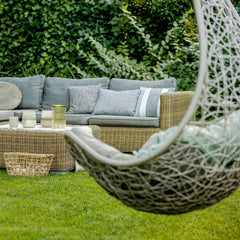 Scaun suspendat, imitatie ratan, tip balansoar, alb/gri, max. 120 kg, Jawa