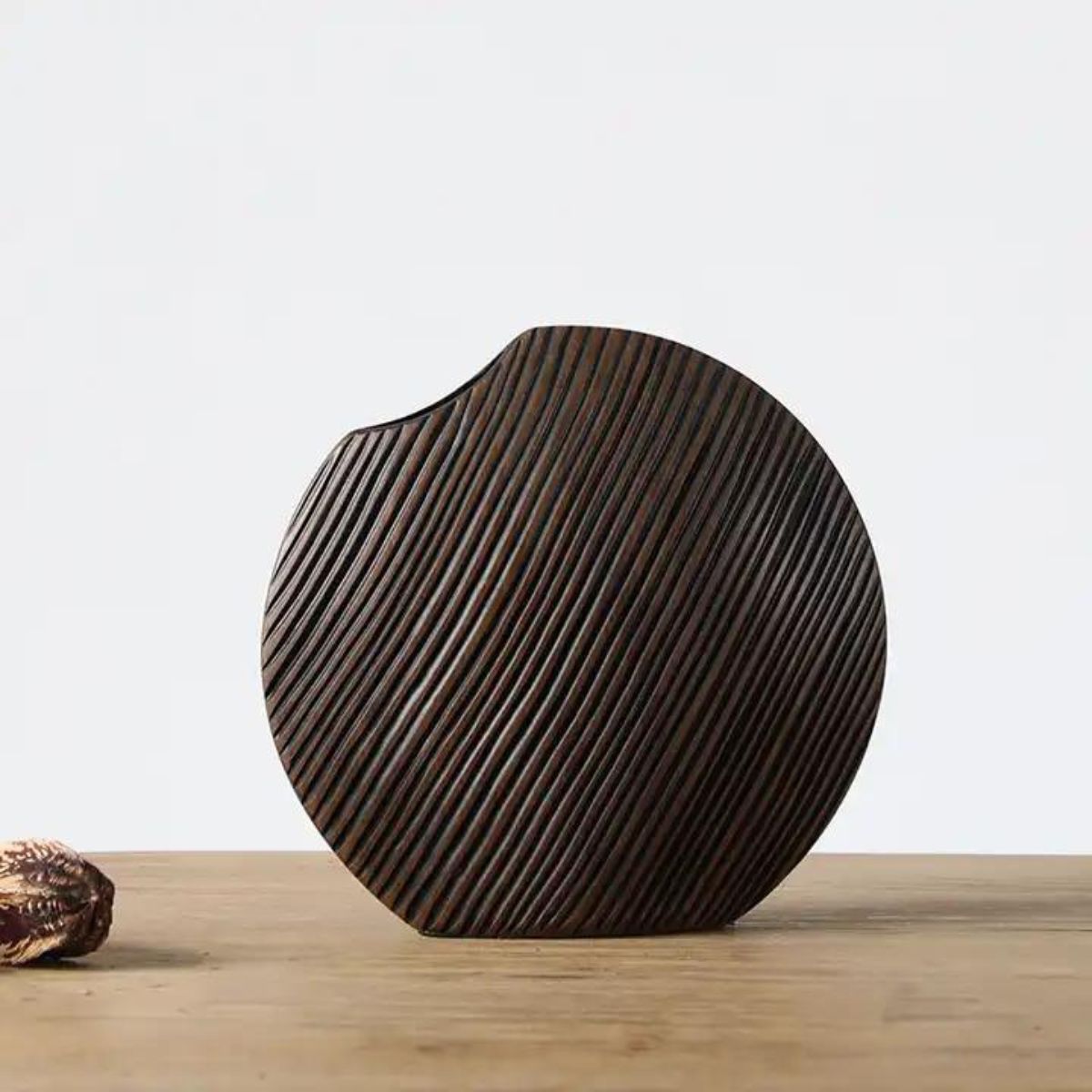 Vaza maro din polirasina 19.5 cm Yazhi, 1, hectarul.ro
