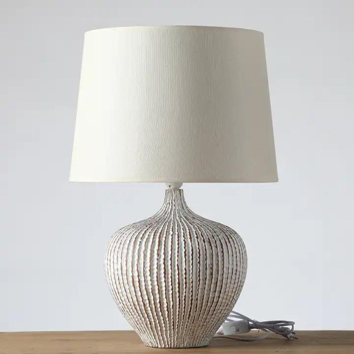 Veioza alba din polirasina Yazhi, 1, hectarul.ro