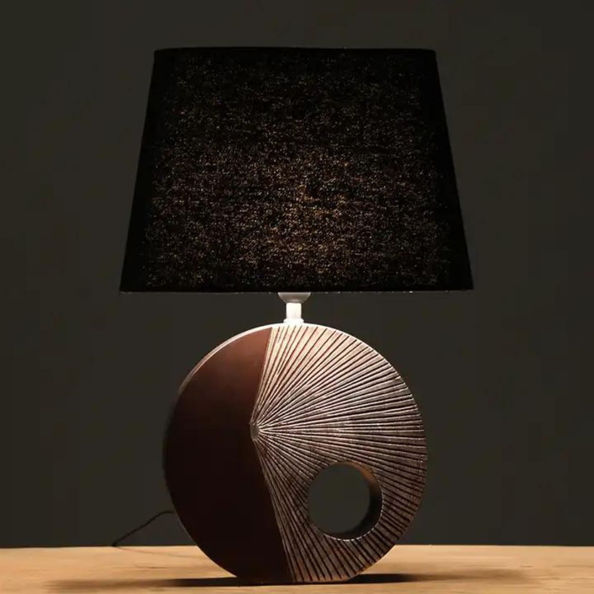 Veioza argintie si maro din polirasina Yazhi, 1, hectarul.ro