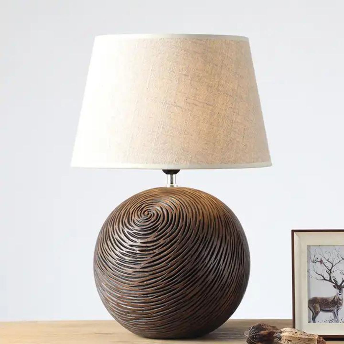 Veioza maro din polirasina Yazhi, 1, hectarul.ro