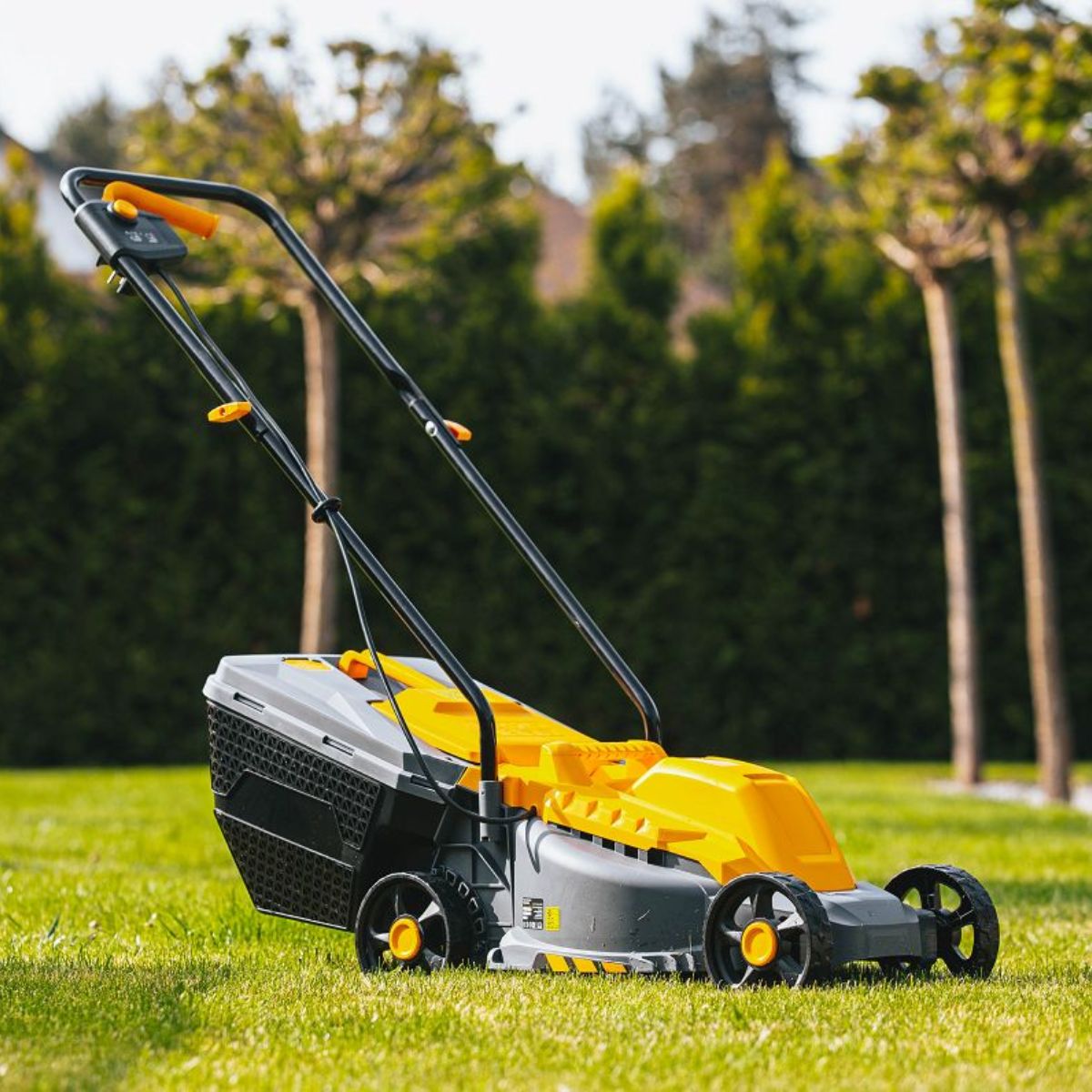 Mașină de tuns iarba electrică Powermat PM-KSE-2200MN, 2200W, 32 cm, 10, hectarul.ro