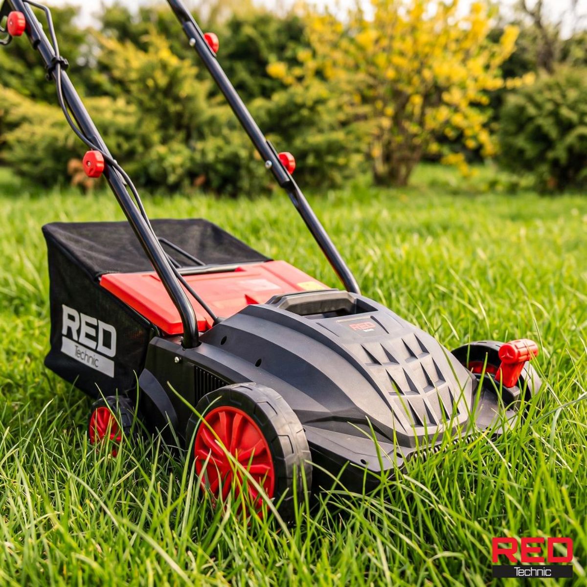 Aerator și scarificator electric de gazon 3 în 1 RED TECHNIC – 2400W, 10, hectarul.ro
