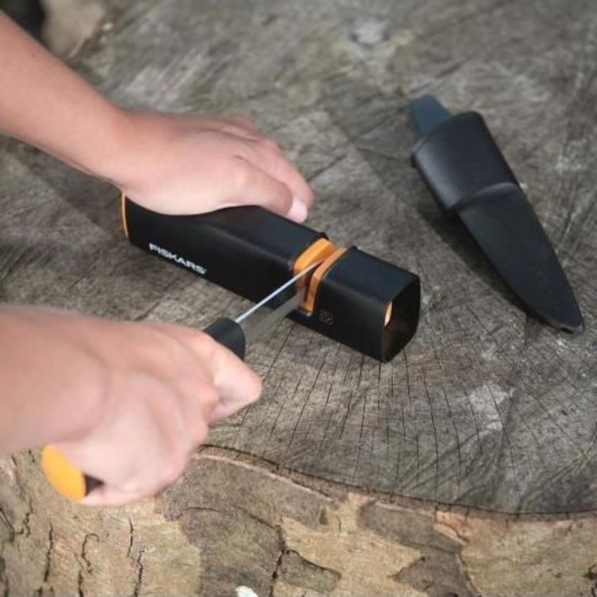 Dispozitiv pentru ascutit topoare si cutite Fiskars Xsharp, 235 mm, 90 g