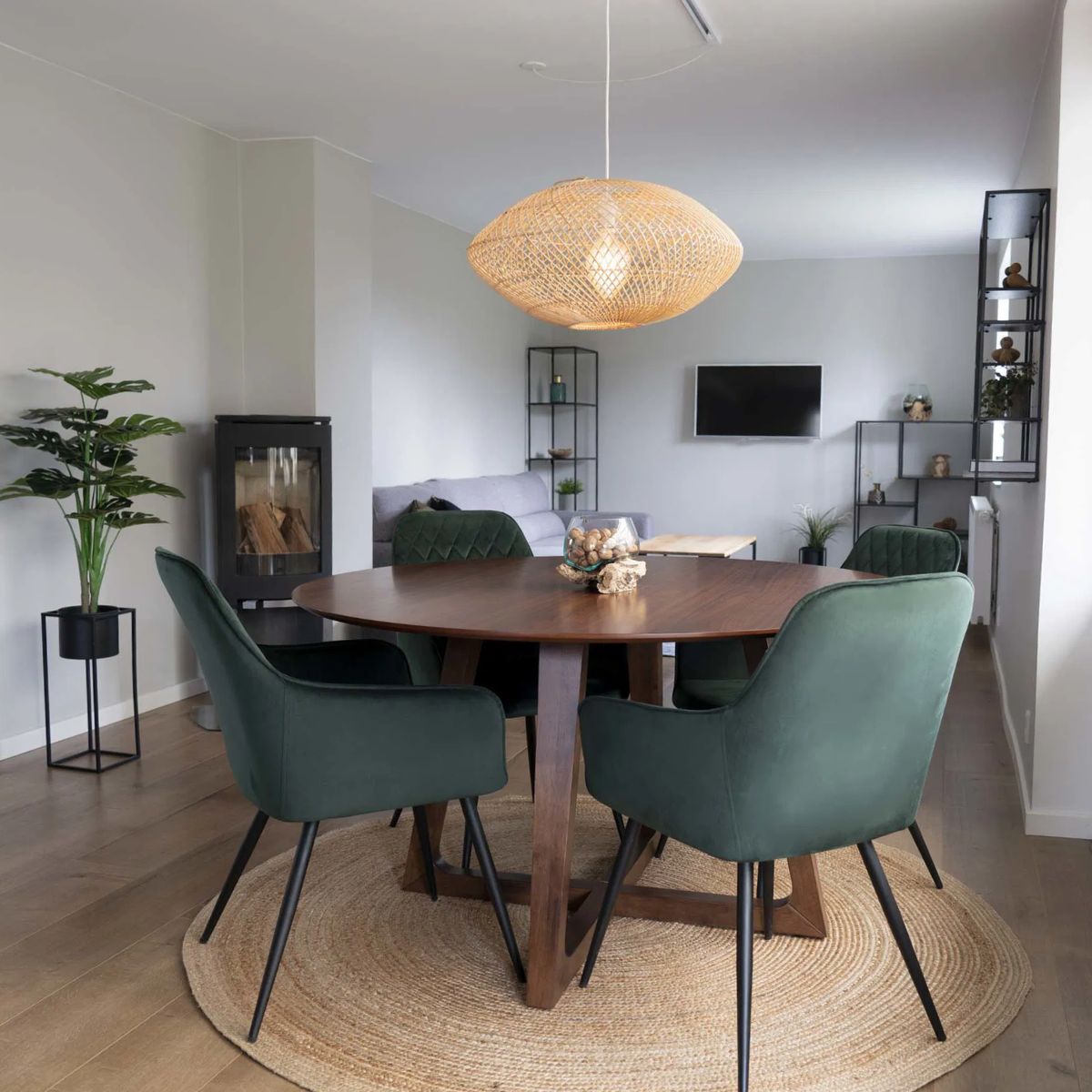 Scaun dining verde/negru din catifea poliester si otel Harbo House Nordic