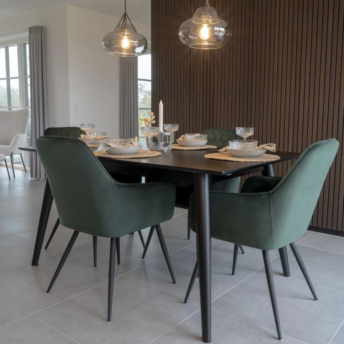 Scaun dining verde/negru din catifea poliester si otel Harbo House Nordic