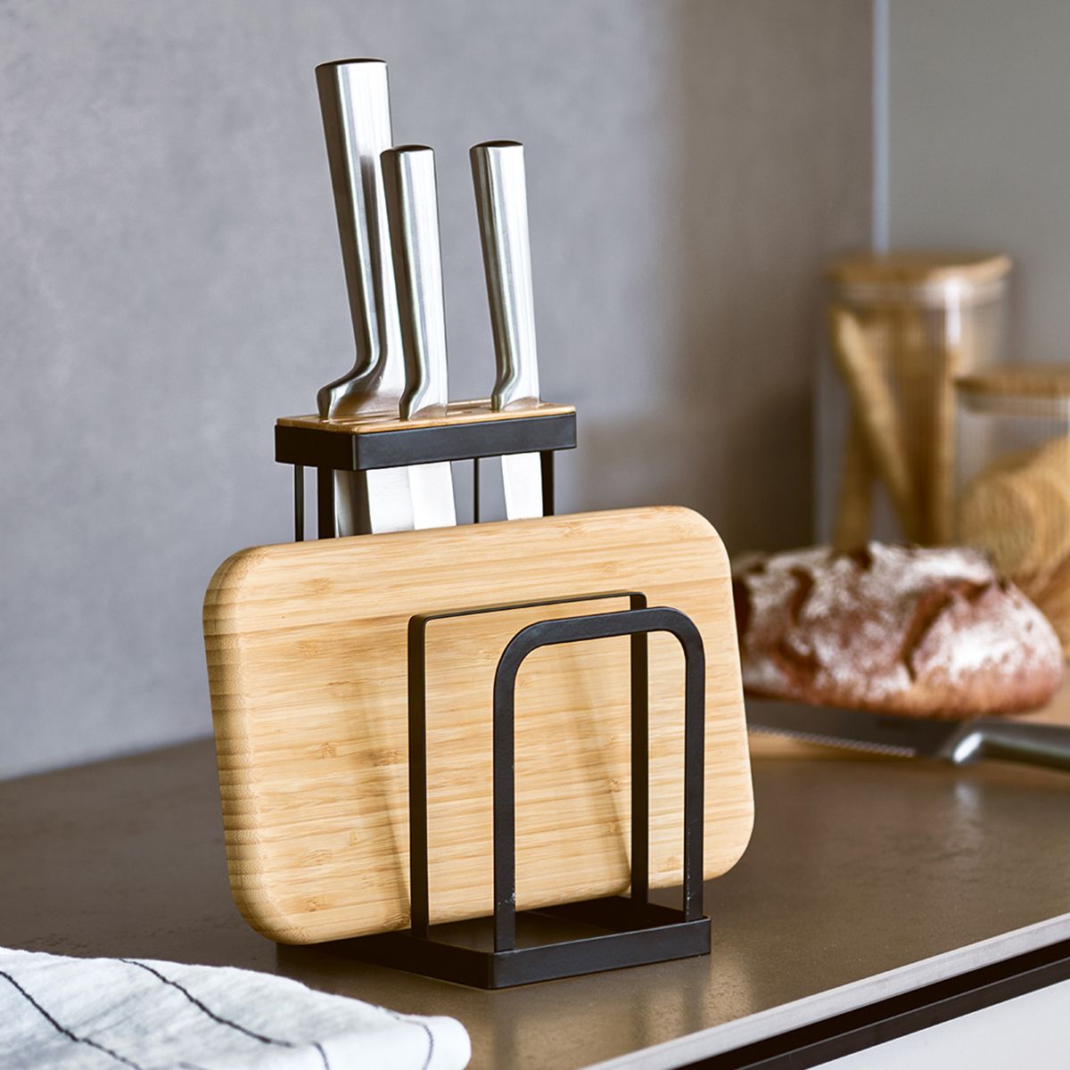 Suport de cutite si tocatoare, din metal si bambus, 12x14x22 cm, Knife block stand Zeller, 2, hectarul.ro