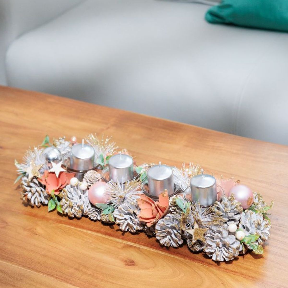 Aranjament de Craciun 44 cm roz/portocaliu cu suporturi de lumanari MagicHome, 2, hectarul.ro