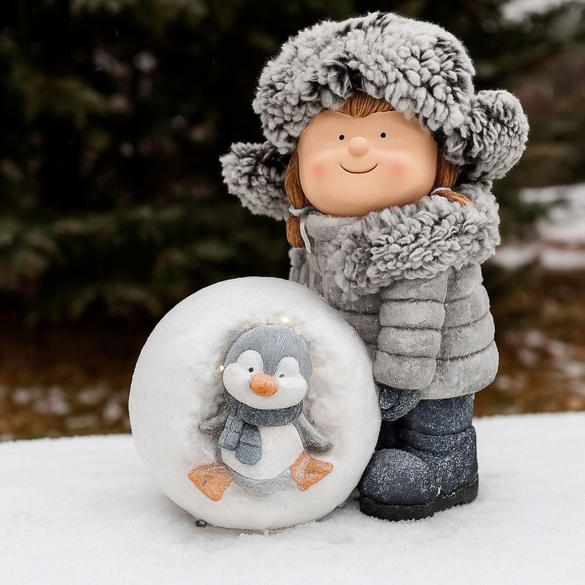 Figurina de Craciun 33,5 cm Fetita cu bulgare si pinguin MagicHome, 2, hectarul.ro