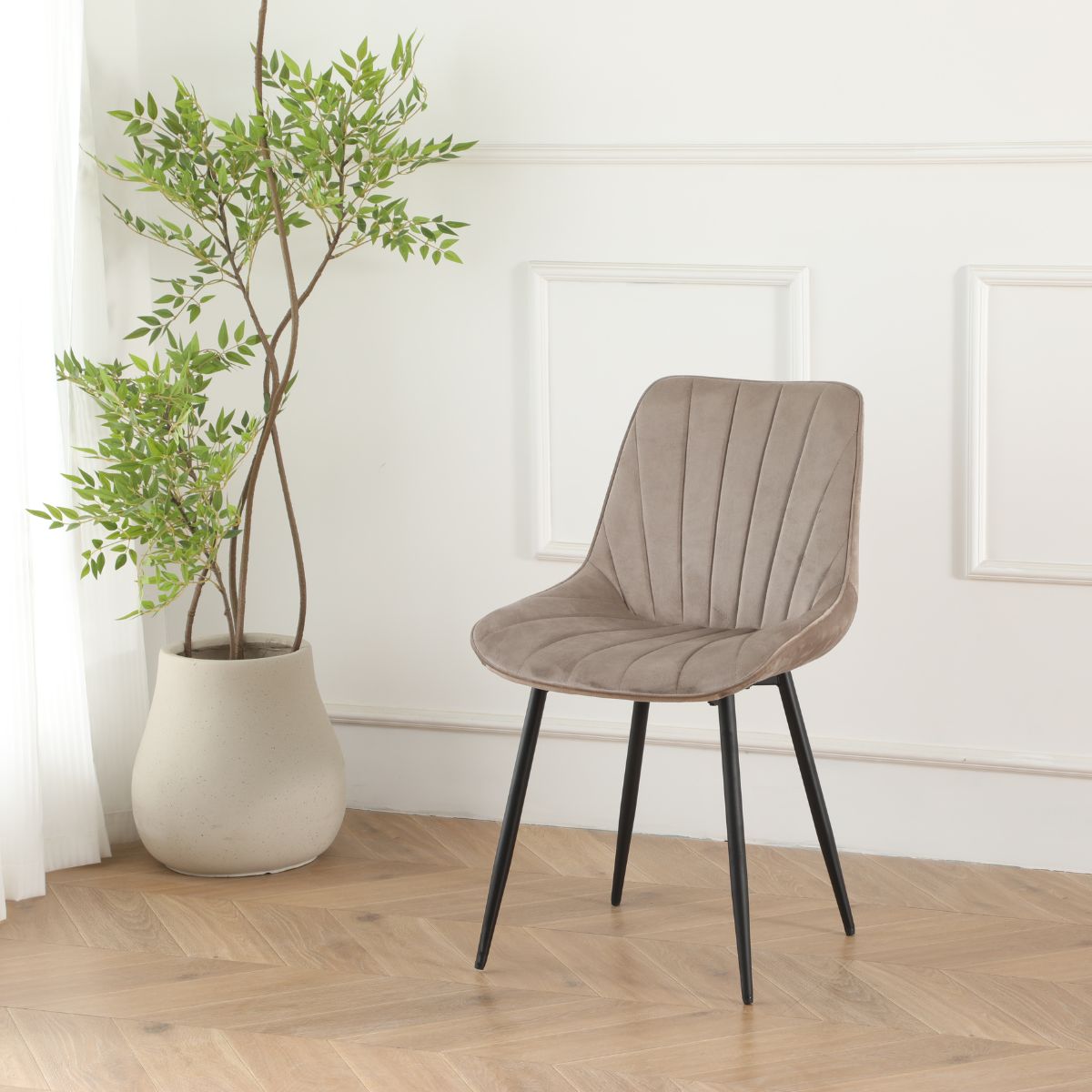 Scaun dining taupe cu cadru metalic fix si sezut textil, 60x60x80 cm, Lisse A866 HARO, 2, hectarul.ro