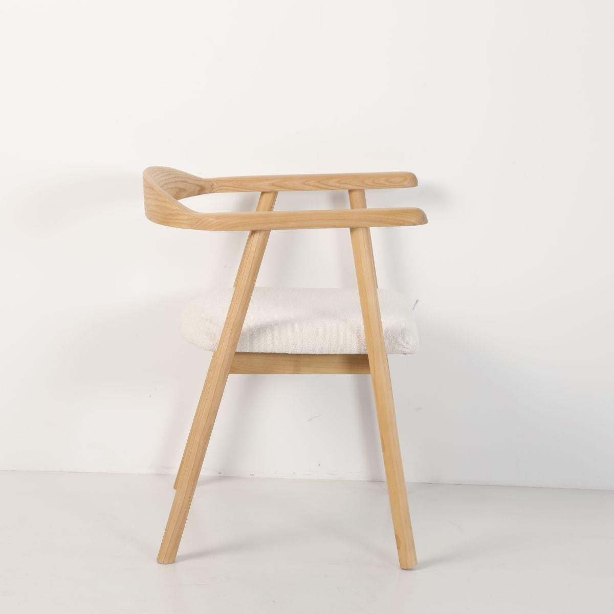 Scaun dining Lund Boucler crem, textil, cu picioare din lemn de frasin cu aspect stejar, 11, hectarul.ro