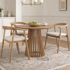 Scaun dining Lund Boucler crem, textil, cu picioare din lemn de frasin cu aspect stejar