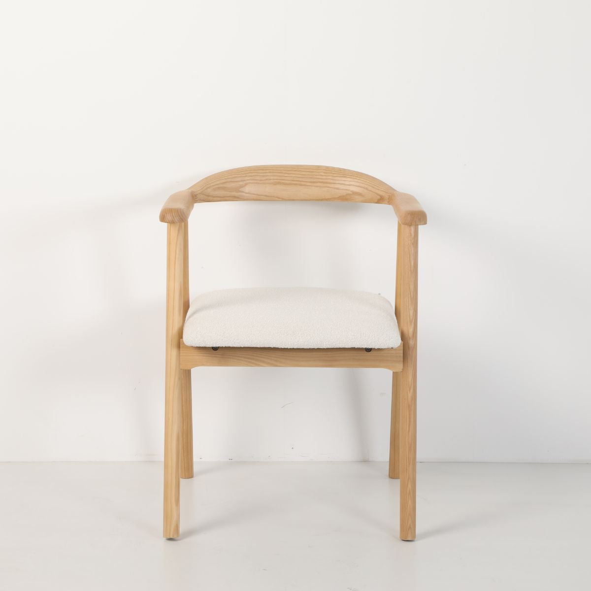 Scaun dining Lund Boucler crem, textil, cu picioare din lemn de frasin cu aspect stejar, 8, hectarul.ro