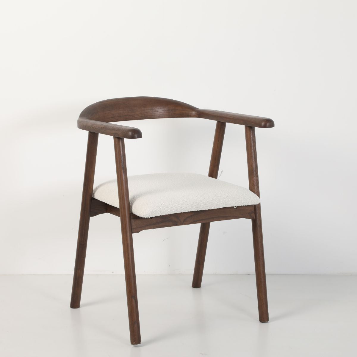 Scaun dining Lund Boucler crem, textil, cu picioare din lemn de frasin cu aspect nuc, 7, hectarul.ro