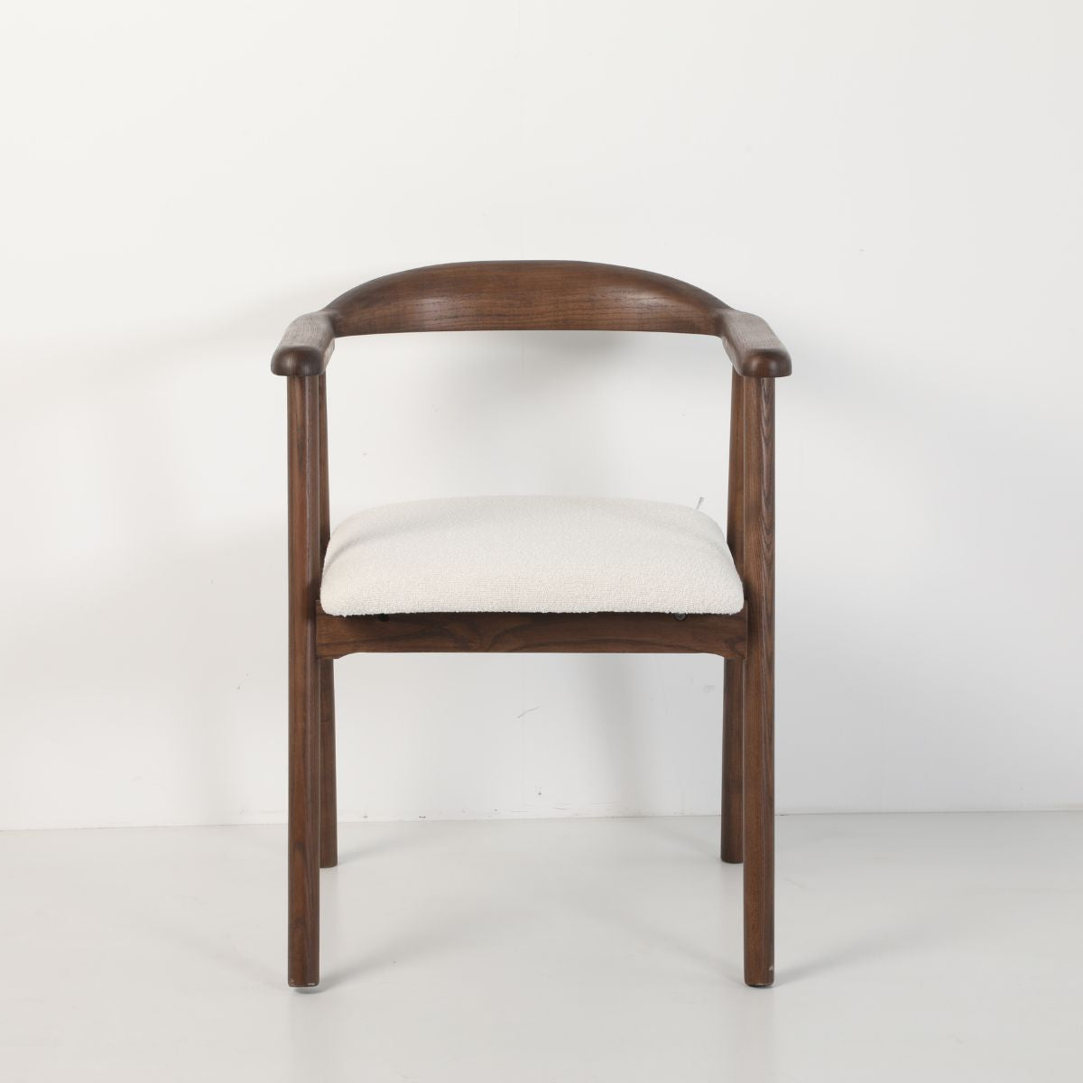 Scaun dining Lund Boucler crem, textil, cu picioare din lemn de frasin cu aspect nuc, 8, hectarul.ro