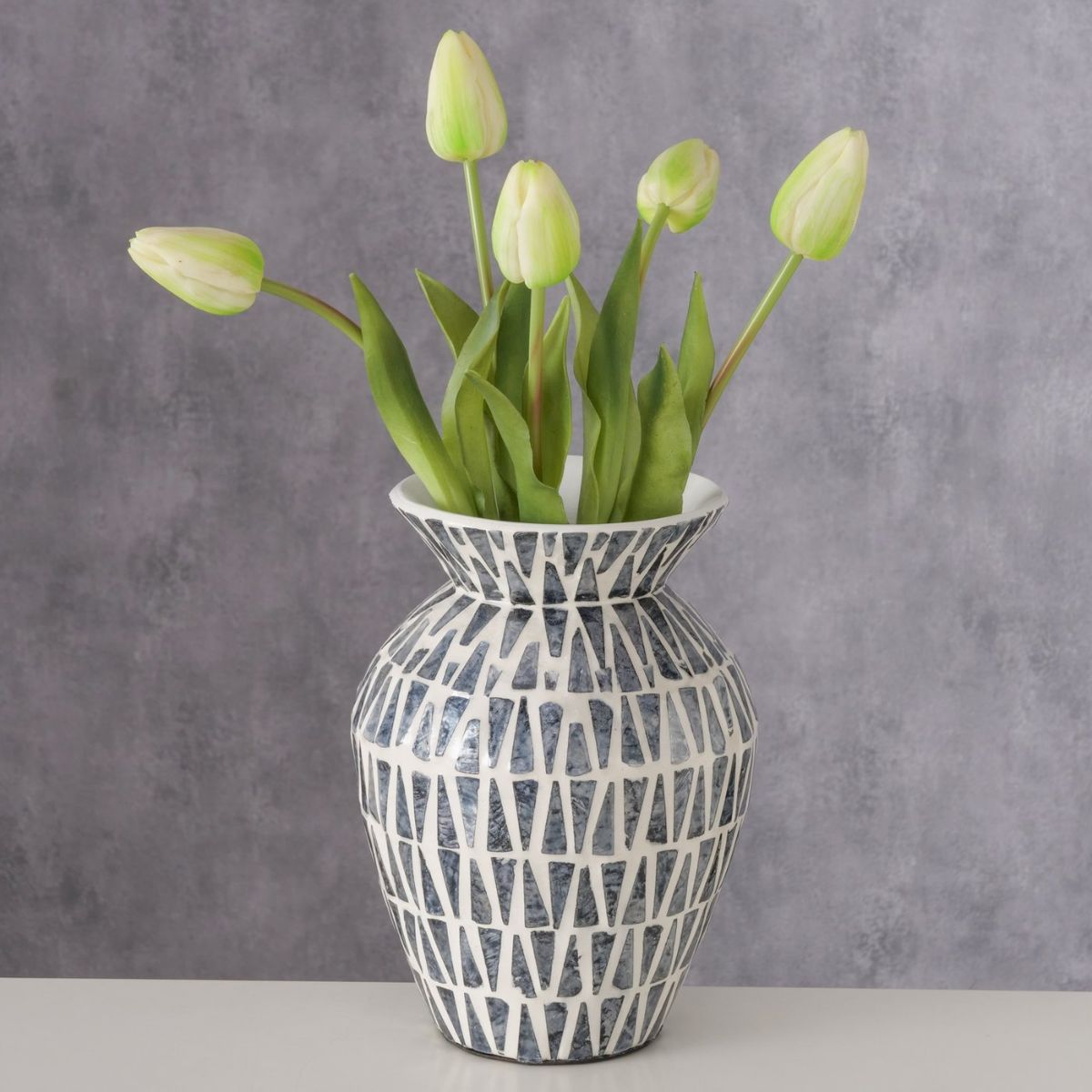 Vază decorativă Zacaya 24 cm, mozaic din ceramică și scoici Capiz, realizată manual, 2, hectarul.ro