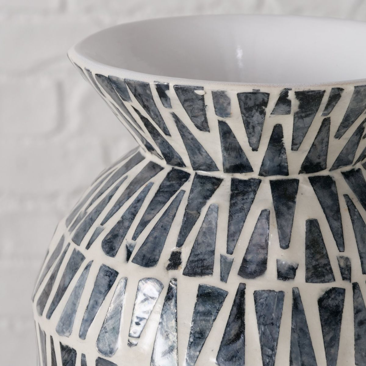Vază decorativă Zacaya 24 cm, mozaic din ceramică și scoici Capiz, realizată manual, 3, hectarul.ro