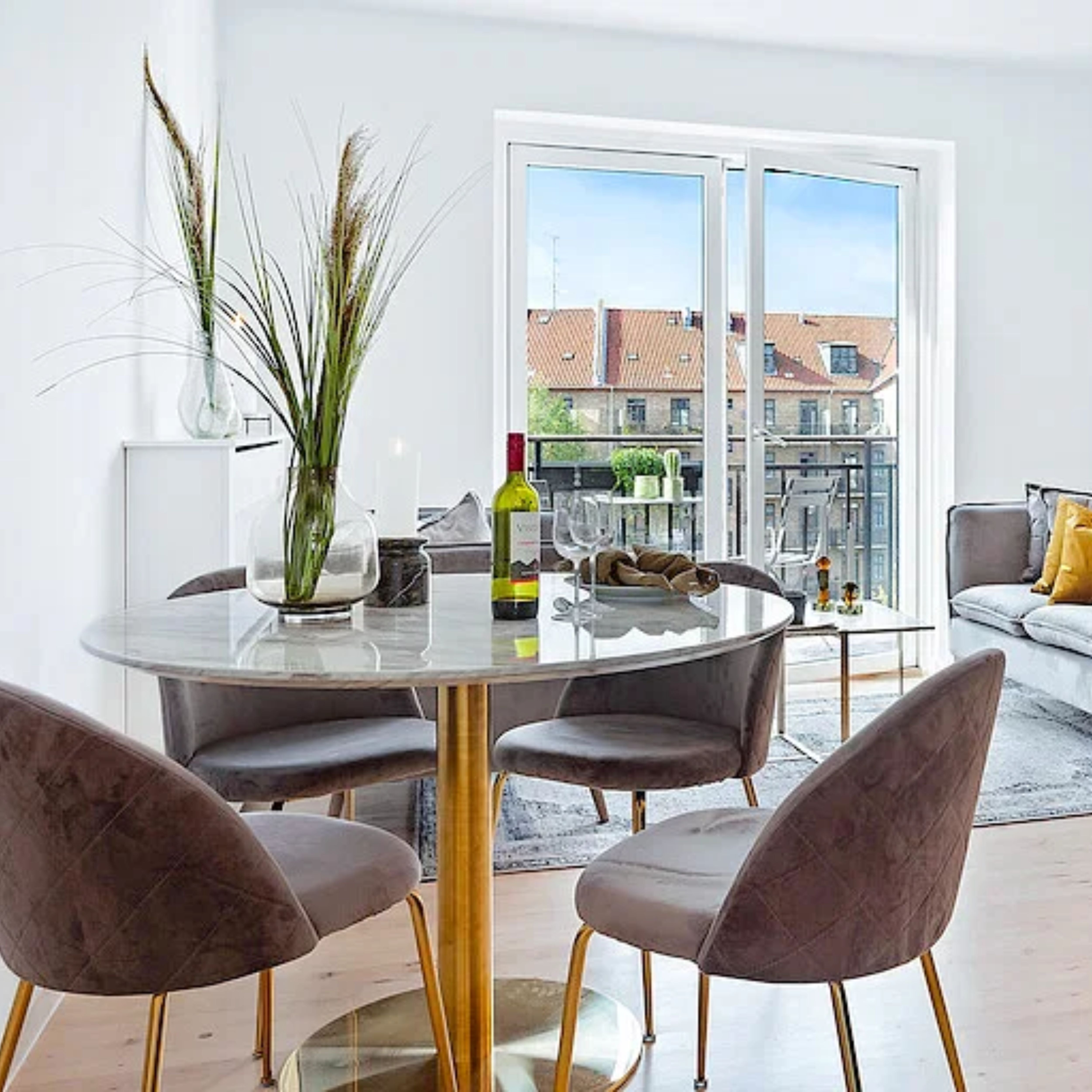 Masa de dining rotunda Ø110 cm alb/auriu cu aspect de marmura, din otel si MDF, Bolzano House Nordic, 5, hectarul.ro