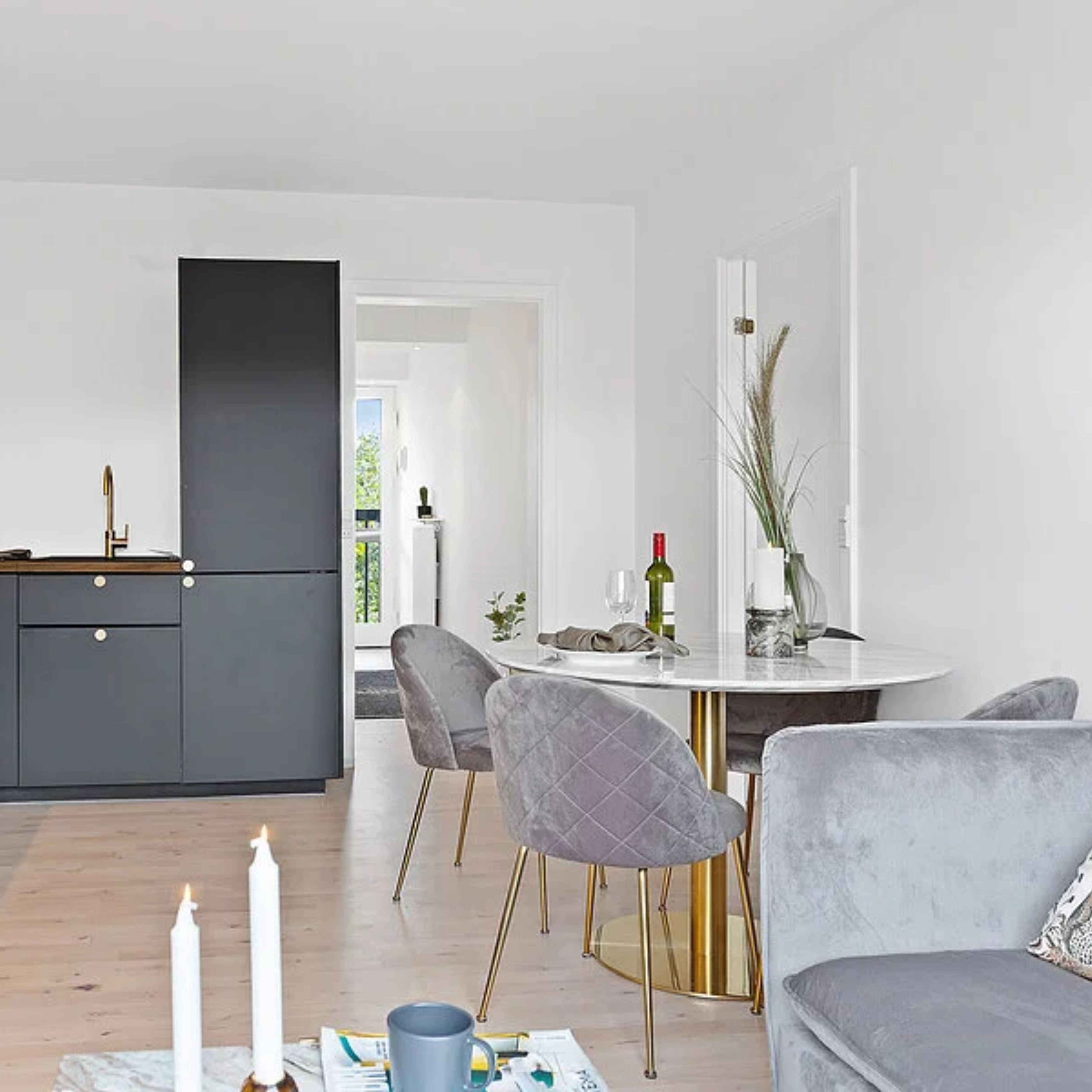 Masa de dining rotunda Ø110 cm alb/auriu cu aspect de marmura, din otel si MDF, Bolzano House Nordic, 6, hectarul.ro