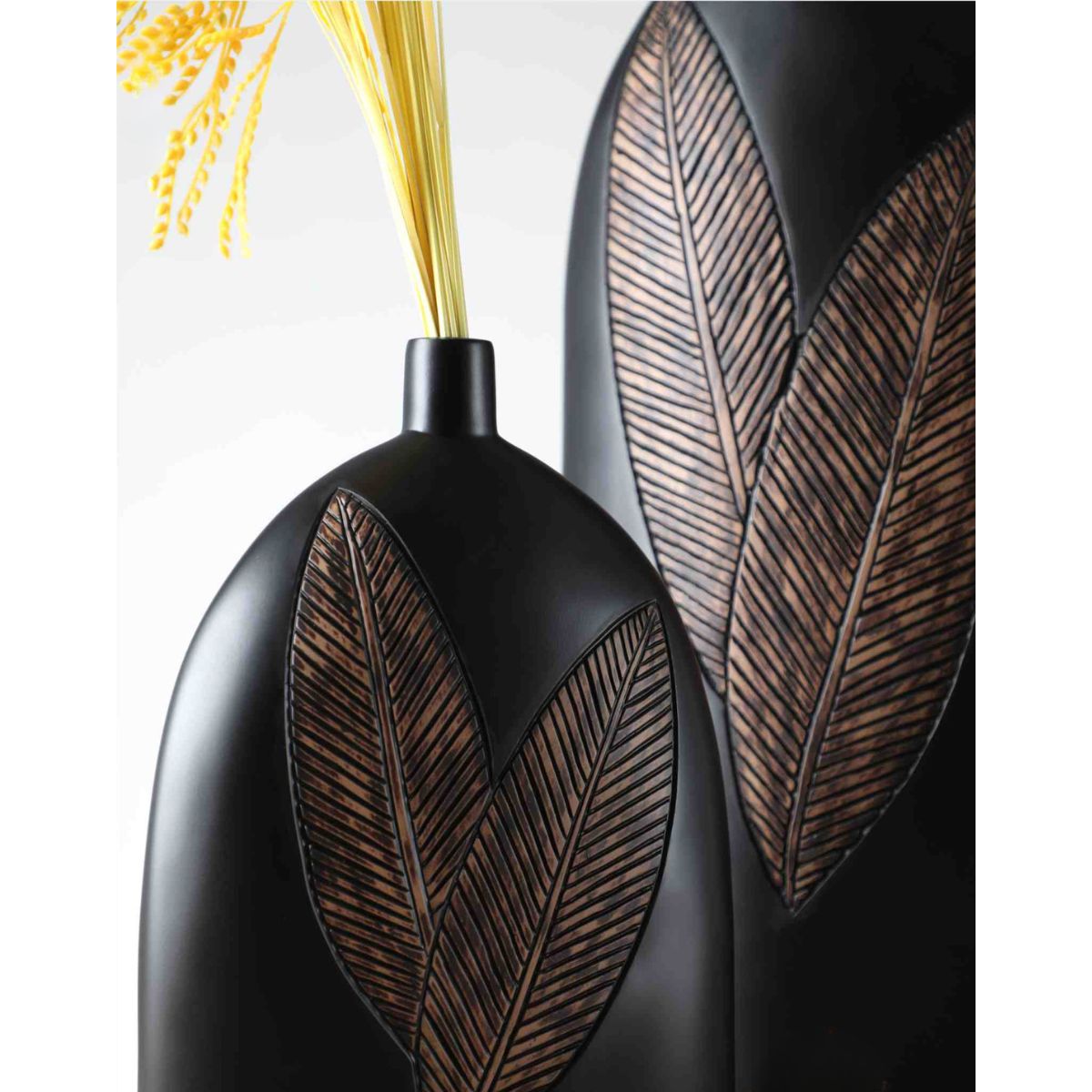 Vaza neagra din polirasina 58.5 cm Leaf & Satin Yazhi, 7, hectarul.ro