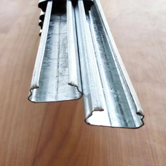 Bagheta metalica pentru prinderea foliei de solar, 2,4 metri, cu sarma plastifiata, set 10+12 (24 ML)