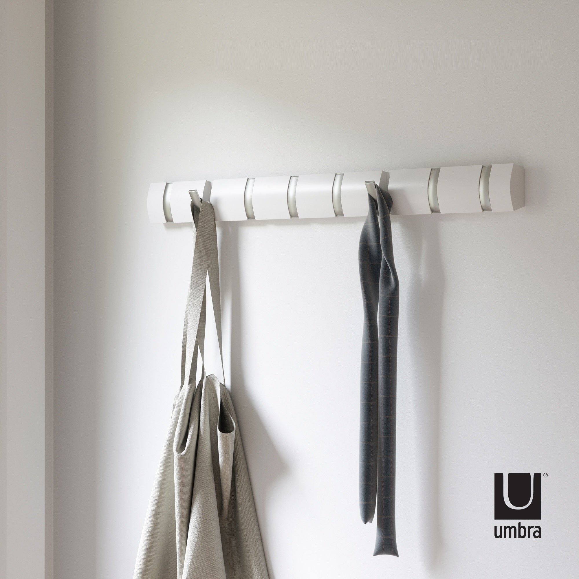 Cuier alb/argintiu din lemn 81x6 cm Flip 8 Umbra, 8, hectarul.ro