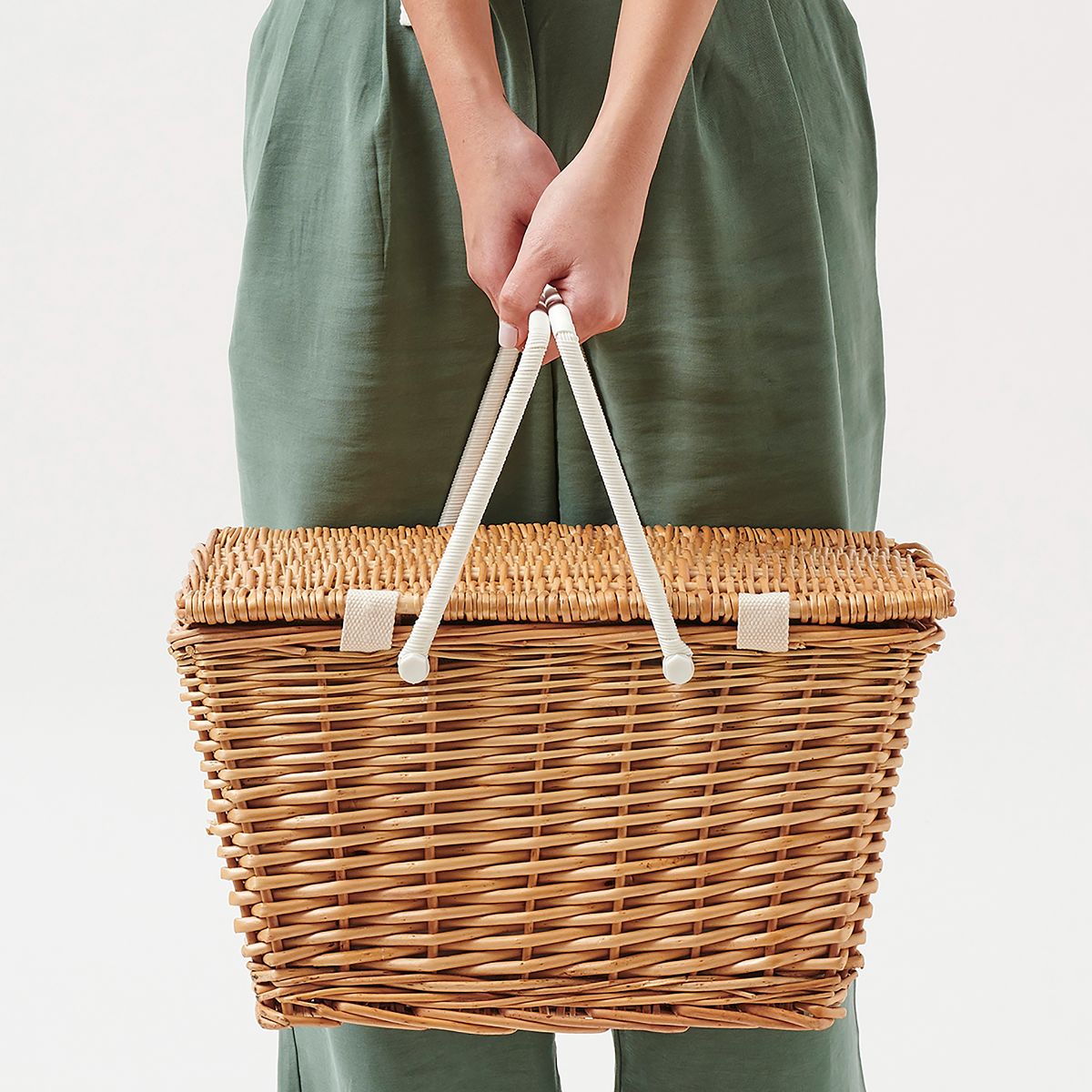 Cos de picnic pentru 2 persoane cu accesorii 40x30x23 cm Sunnylife Natural