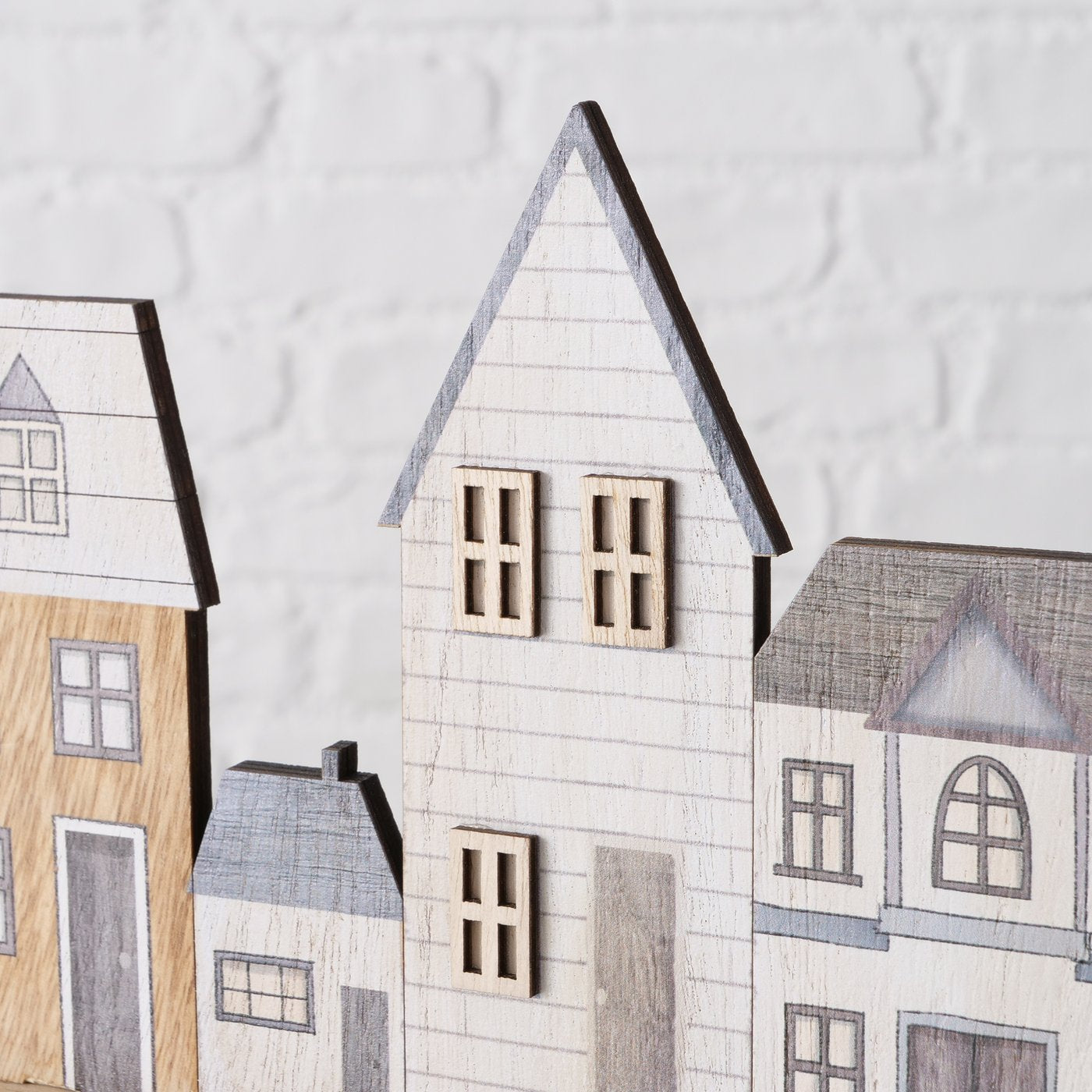 Decoratiune bej din MDF Brown House Bergström Boltze, 4, hectarul.ro