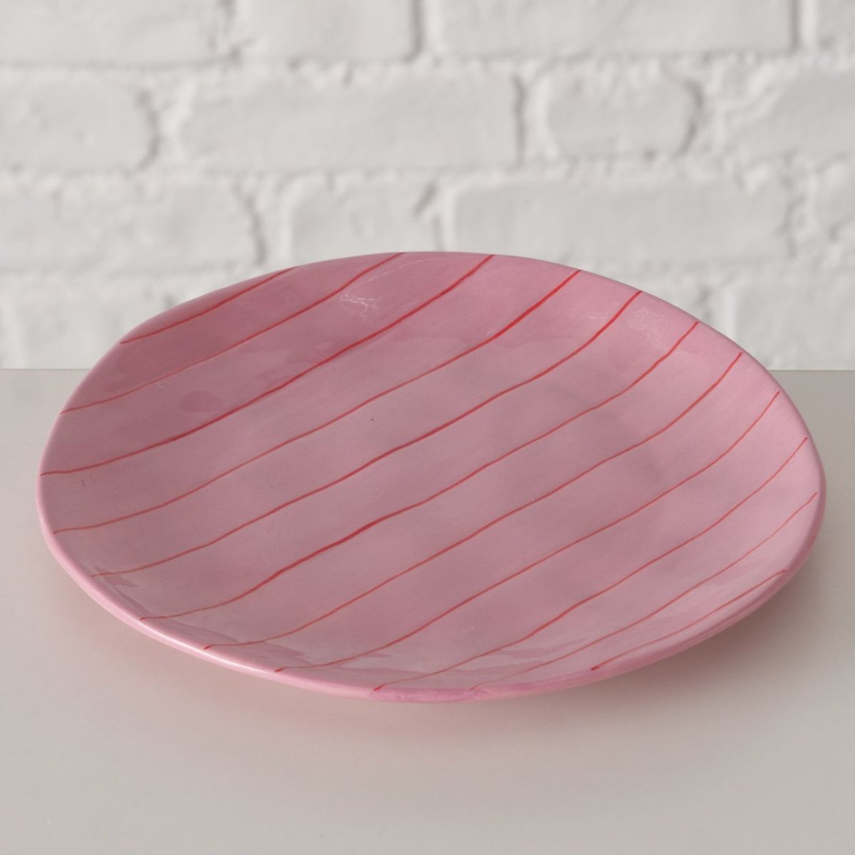 Farfurie asimetrica roz din ceramica 19,8 x 18,3 cm Nordica Boltze