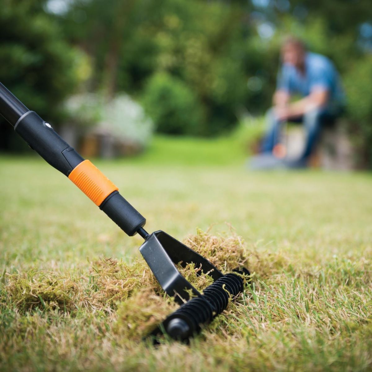 Grebla pentru aerat gazonul Fiskars QuikFit, 360 mm, 990 g, 4, hectarul.ro