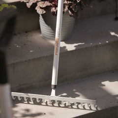 Grebla pentru sol, Fiskars Light, 1570 mm, 680 g