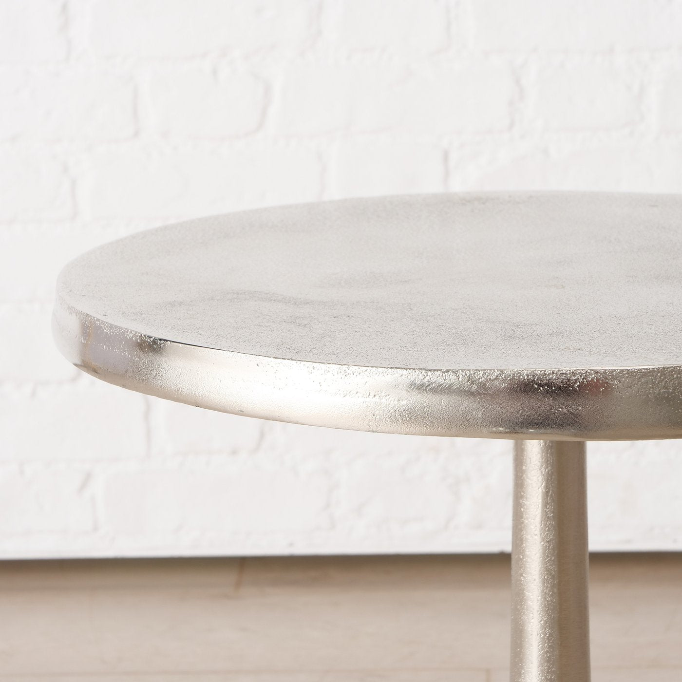 Masa de cafea argintie din aluminiu Ø45 cm Morries Boltze