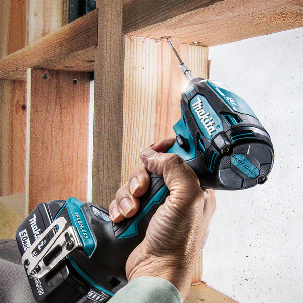 Masina de insurubat cu impact  Makita LXT 18V, 180 Nm, livrata cu 2 acumulatori de 5,0Ah
