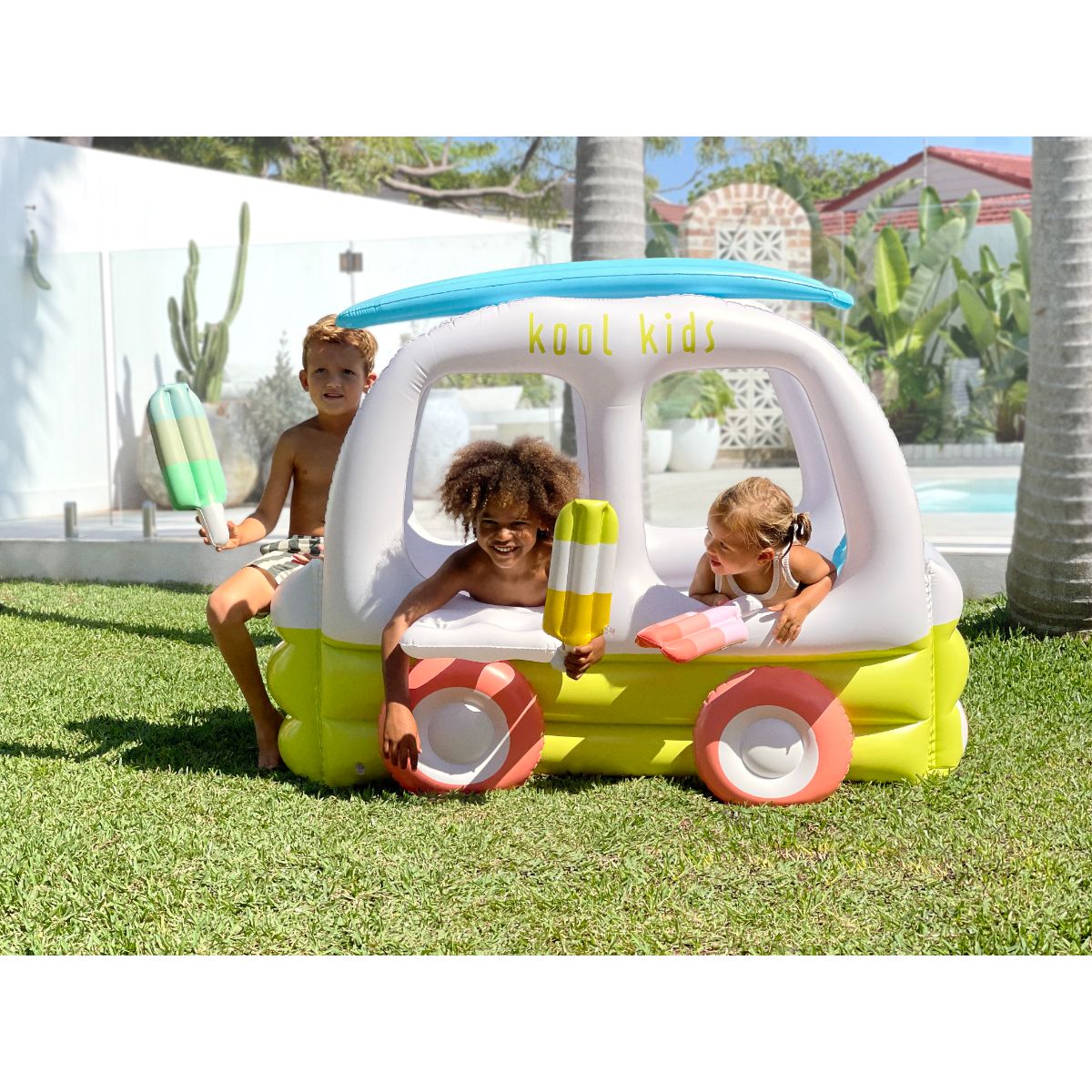 Masinuta gonglabila cu accesorii Sunnylife Surfing