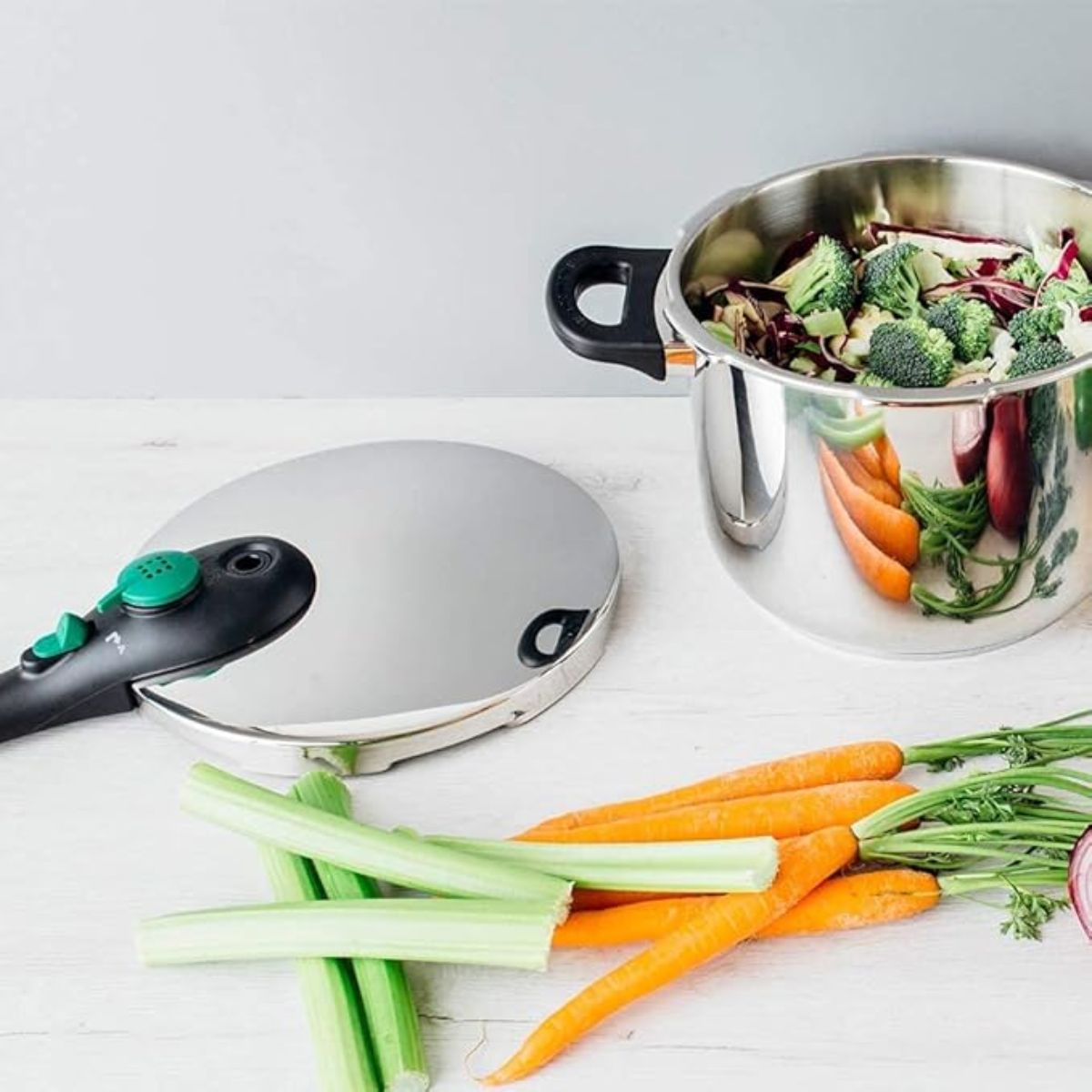 Oala sub presiune DYNAMIC 6 Magefesa, din otel inoxidabil 18/10, cu 5 sisteme de securitate, volum 6 litri, 4, hectarul.ro