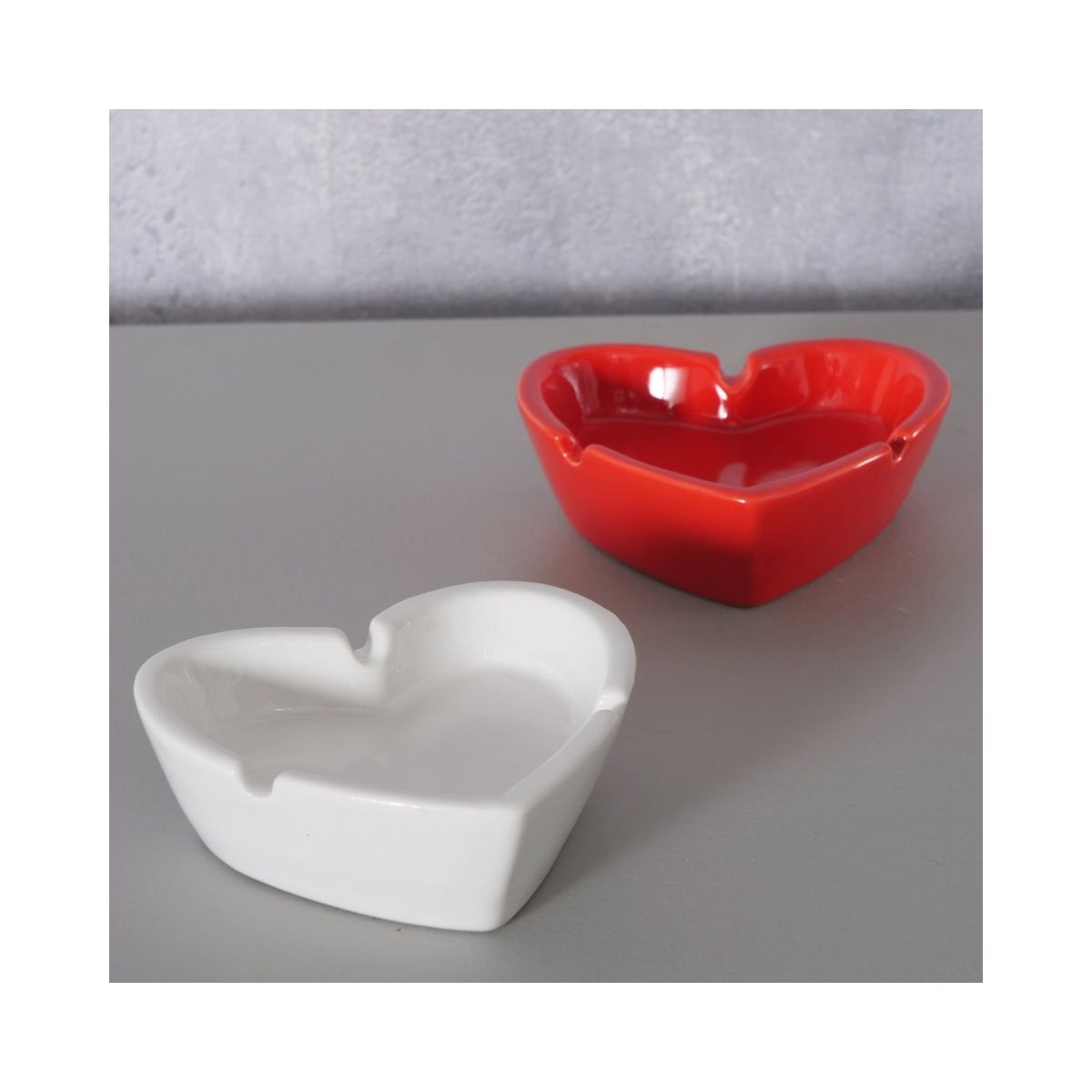Scrumiera alba din ceramica Heart Boltze, 3, hectarul.ro