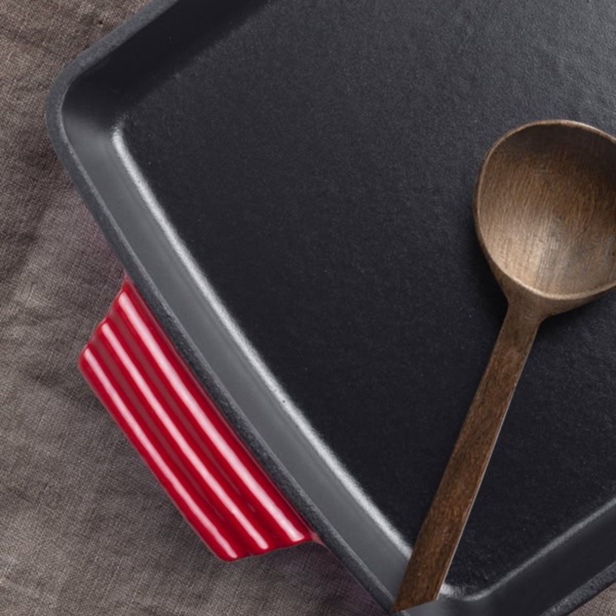 Tava de copt din fonta emailata, Ferro Eco Magefesa, 33x24x7 cm, 5 l, rosie, 4, hectarul.ro