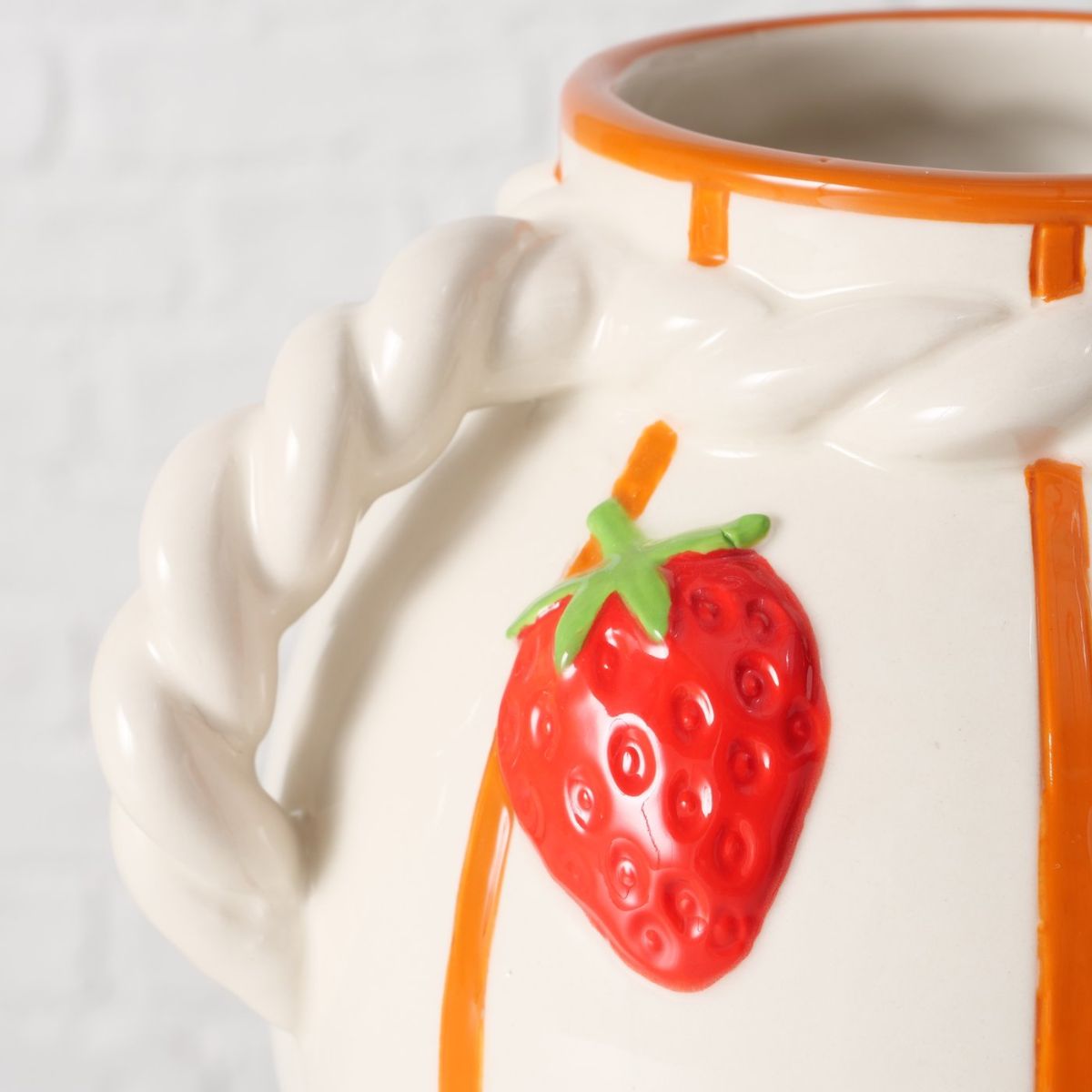 Vaza alb/rosu din portelan 17,3 cm Fresas Boltze, 3, hectarul.ro