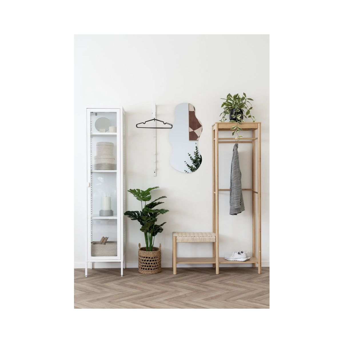 Vitrina alba din otel si sticla, 1 usa, 40x35x180 cm Brisbane House Nordic